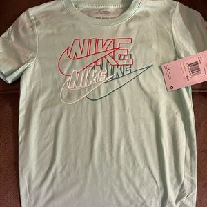 New Nike shirt boy 6